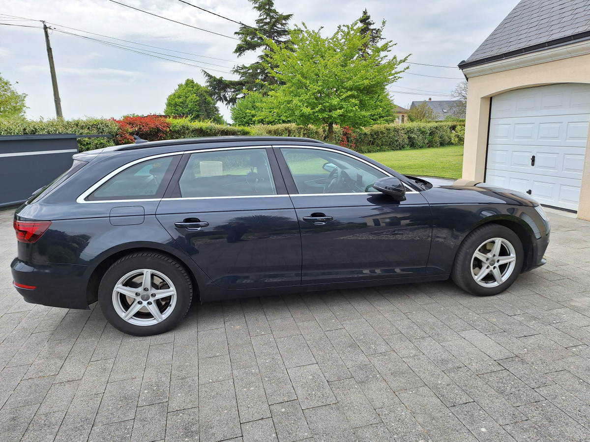 Audi A4 2.0 TDI 150 S TRONIC 7 BUSINESS LINE