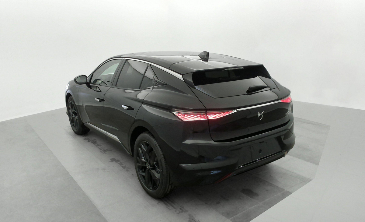 DS DS 4 BlueHDi 130 EAT8 Pallas  Prix catalogue  42 450,00 € TTC