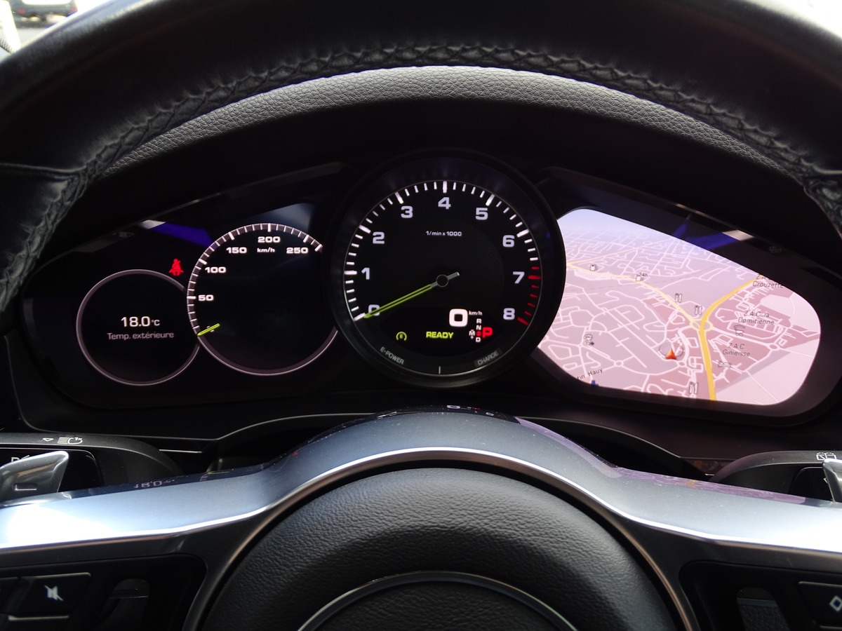 Porsche Cayenne 3.0 E-HYBRID 340 CV BVA TOIT PANO/ CARPLAY