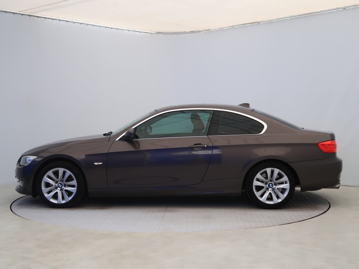 Bmw Série 3 BMW 330i xDrive Coupé 2011 – Performance et Luxe