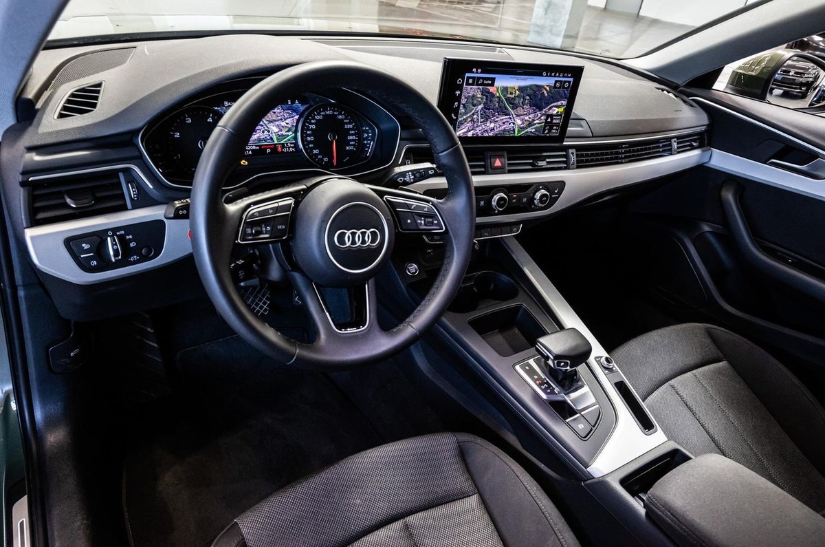 Audi A4 Avant V 40 TDI 204ch S line S tronic 7