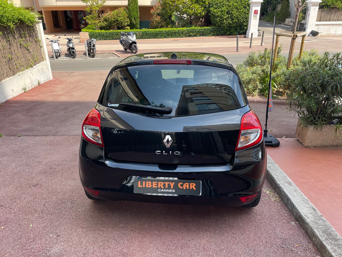 RENAULT Clio 1.6 i 111 cv / Phase 2 / Boîte auto / 5 Portes / Stade De France / GPS/ Clim