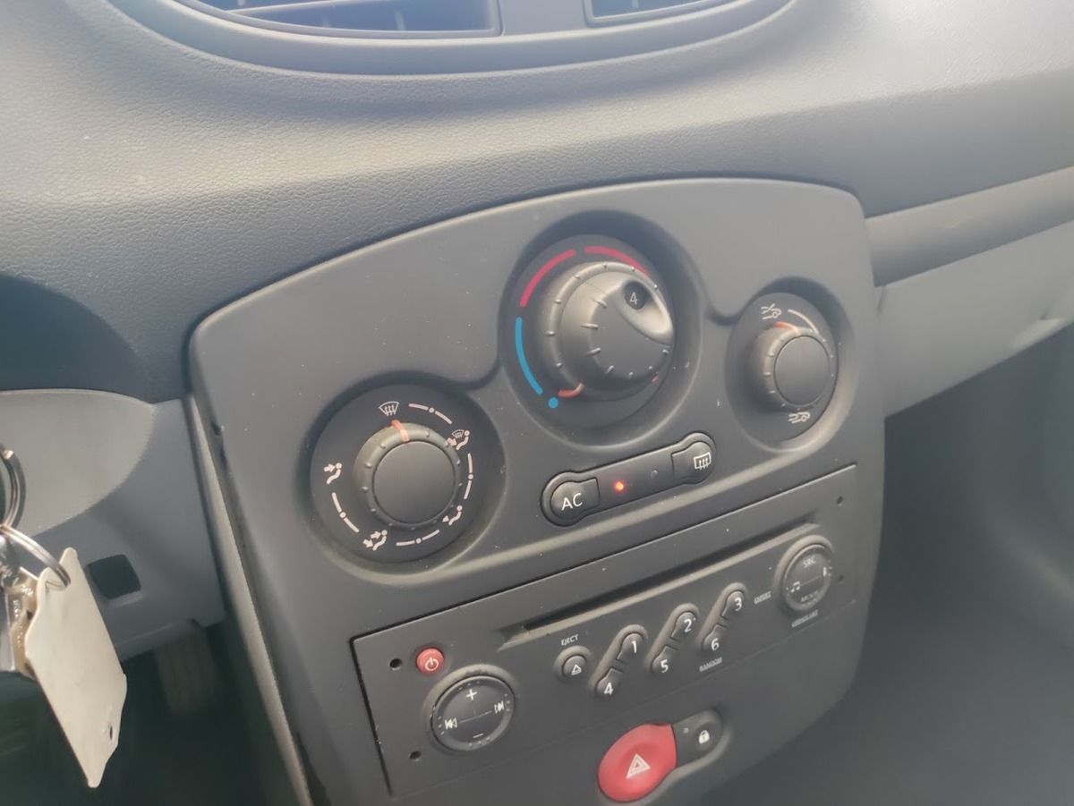 RENAULT Clio 1.2 i 16V 75 5P CLIM