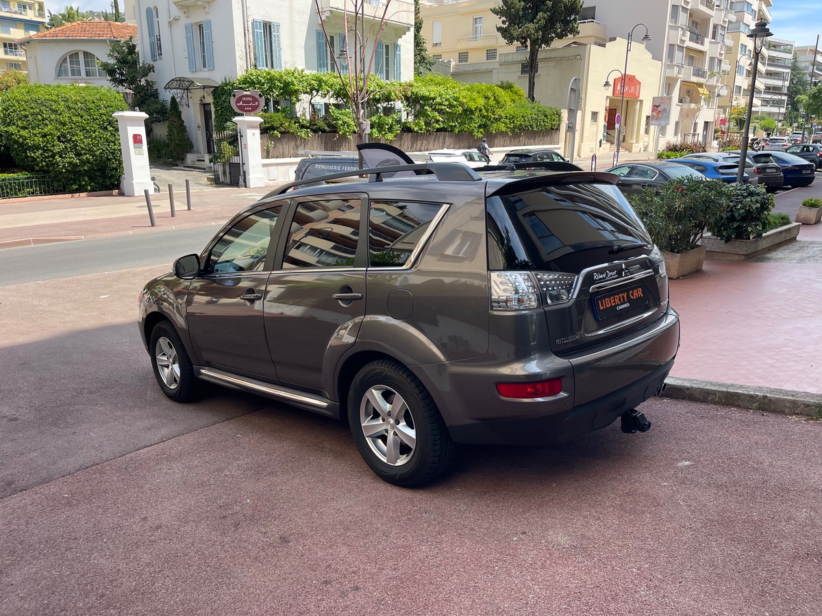 Mitsubishi Outlander 2.2 DI-D 156 CV 4WD 7 Places/Entretien complet Constructeur/Toit Ouvrant
