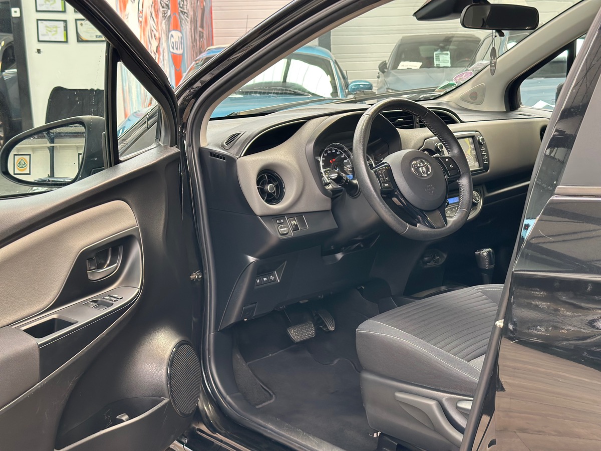 Toyota Yaris III (2) Hybrid 100H Dynamic 5P BVA