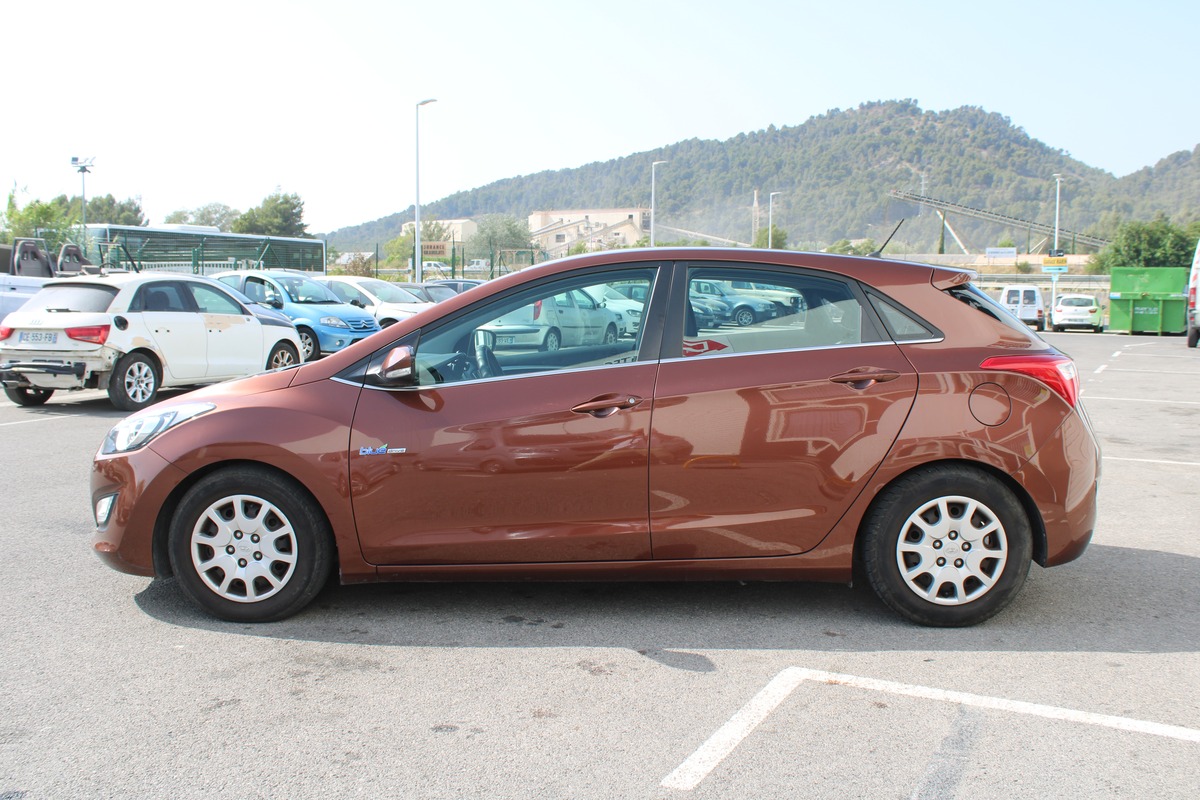 Hyundai i30 1.6 CRDI 110 PACK INVENTIVE LIMITED BD - Garantie 12 Mois