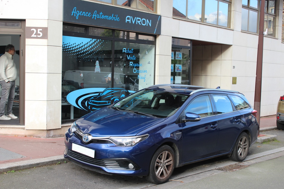 Toyota Auris II (2) TOURING SPORTS HYBRIDE 136 DYNAMIC (Ethanol