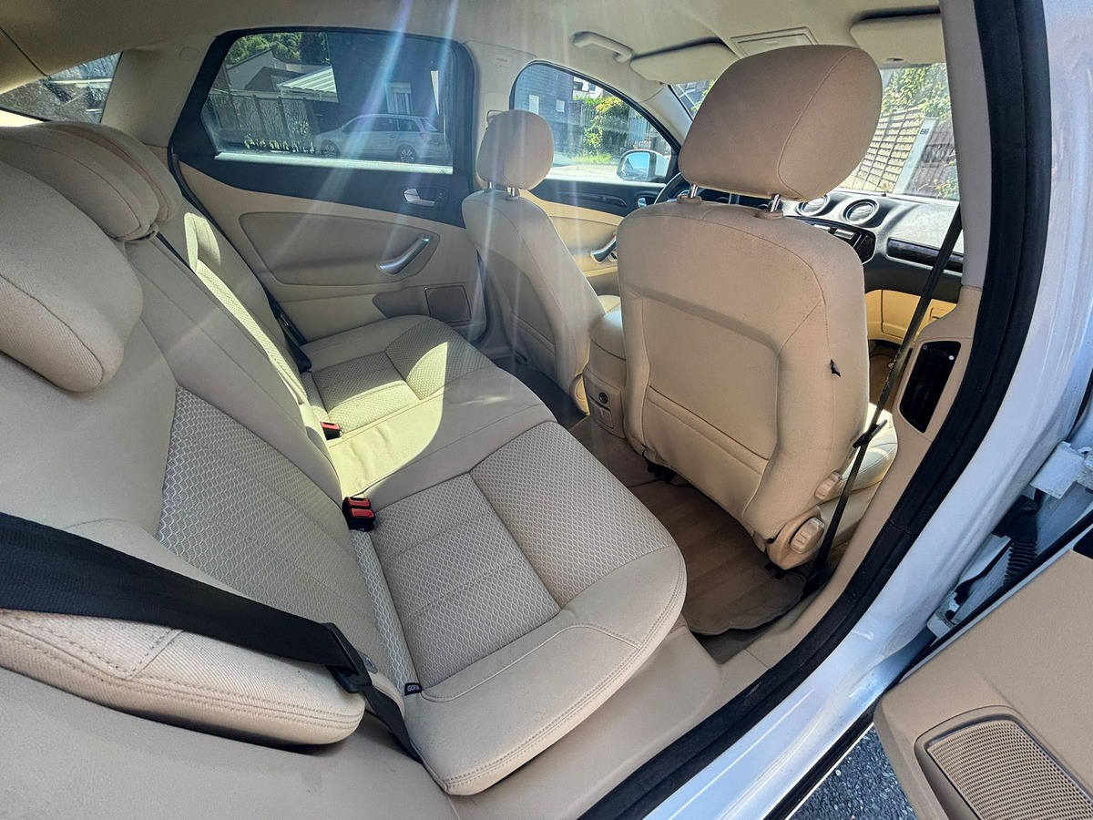 Ford Mondeo 2.0 TDCI GHIA - ATTELAGE- Distribution neuve - Révisé - Garantie