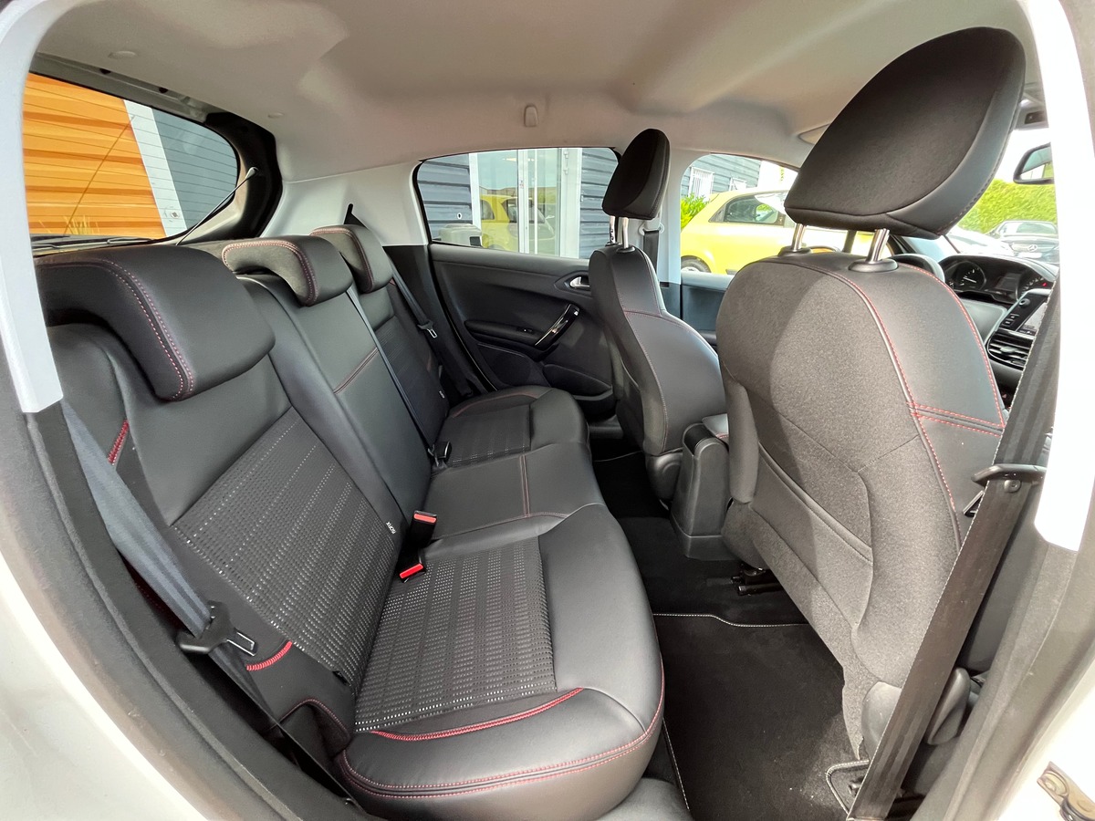 Peugeot 208 Phase 2 5 Portes 1.5 Blue HDi 100 CH GT LINE