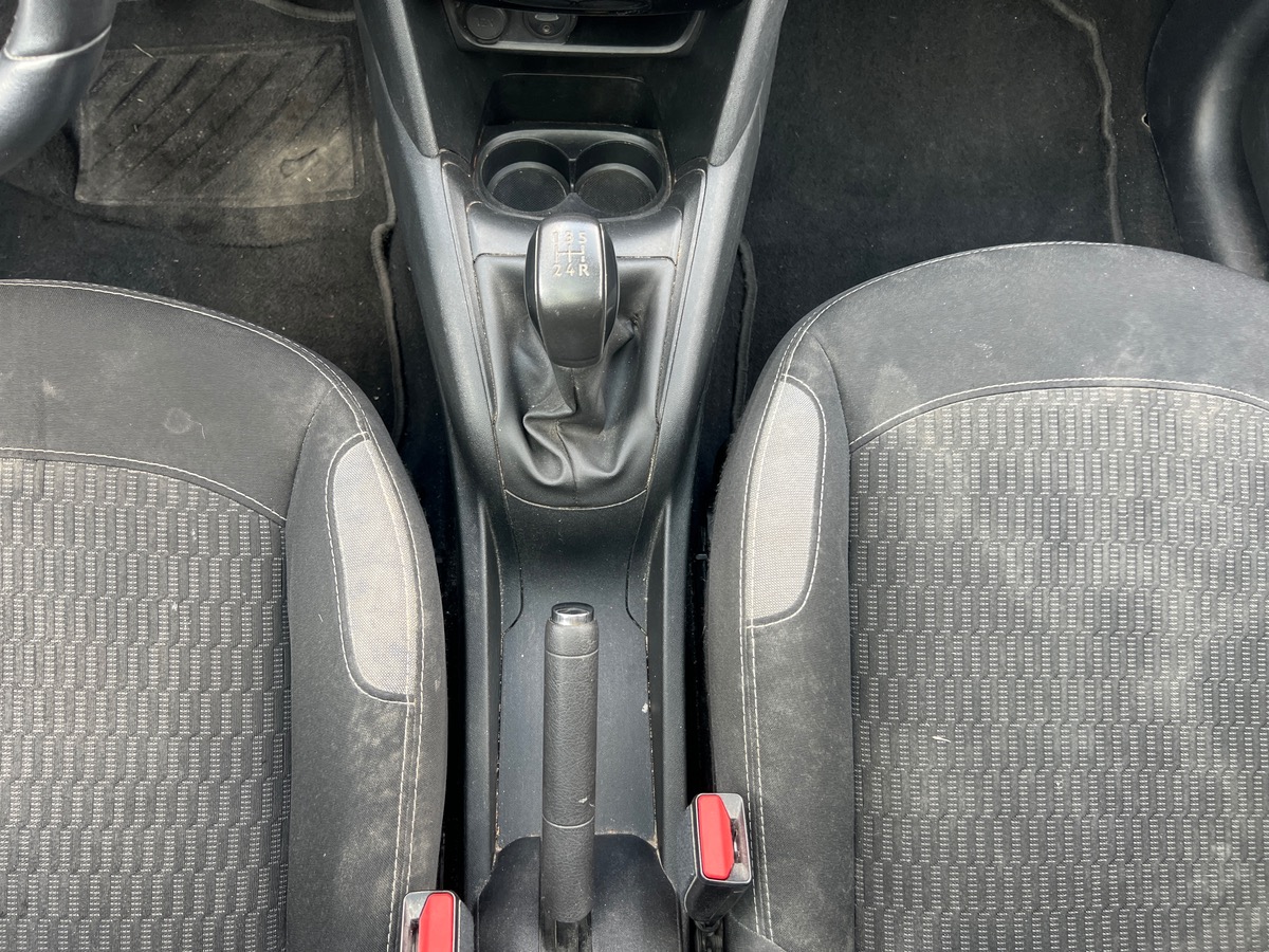Peugeot 208 100 Cv BlueHDI STYLE, SUIVI COMPLET, TOIT PANORAMIQUE, SIEGES CHAUFFANTS