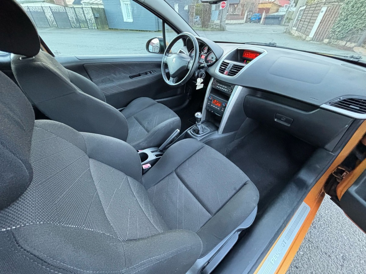 Peugeot 207 1.6 HDI 90 - PREMIUM - DISTRIBUTION NEUVE - REVISEE - GARANTIE