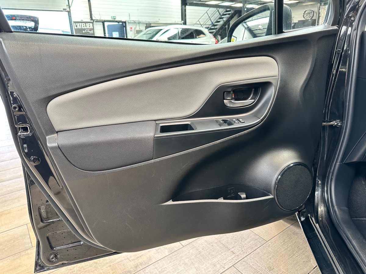 Toyota Yaris III (2) Hybrid 100H Dynamic 5P BVA