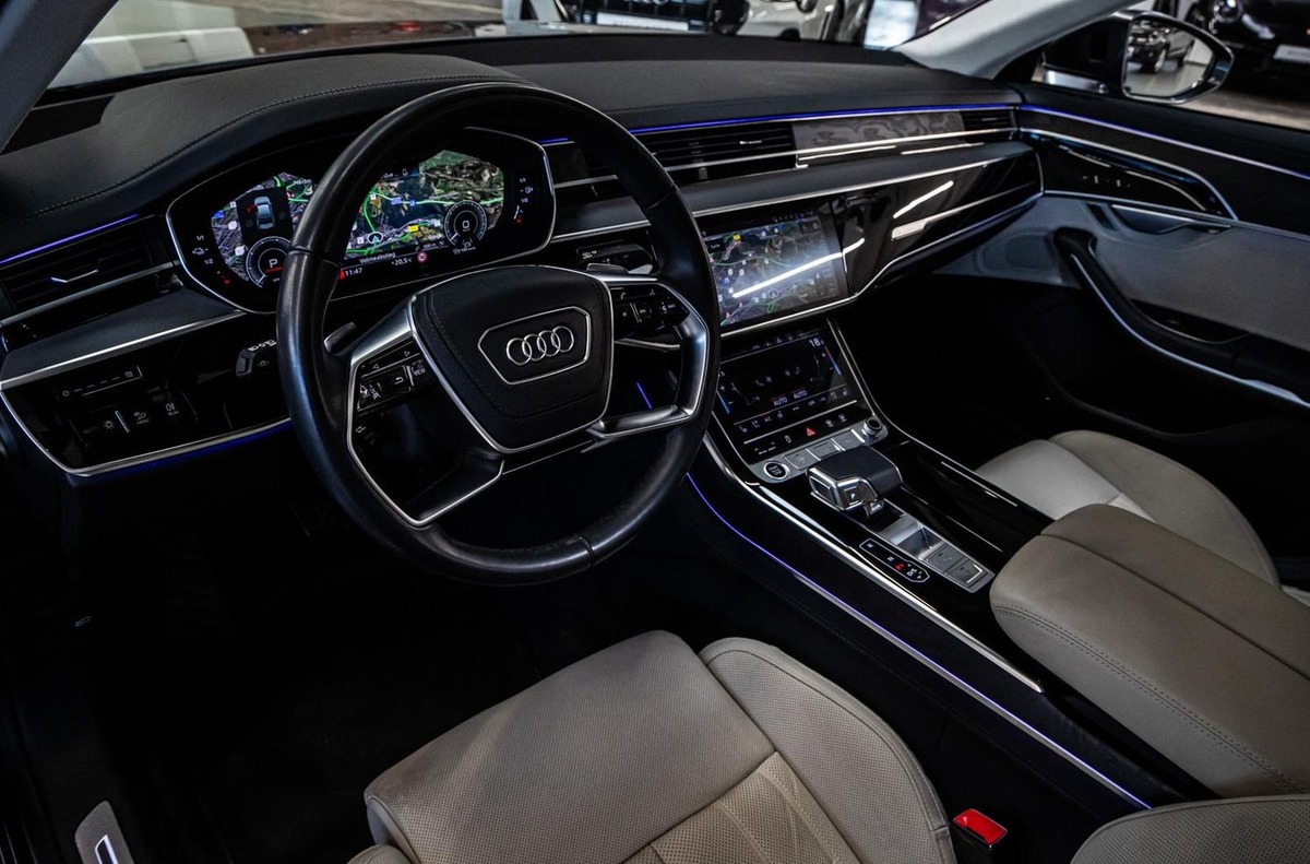 Audi A8 IV 60 TFSI e 462ch Avus quattro tiptronic 8 Toit ouvrant Bang&Olufsen