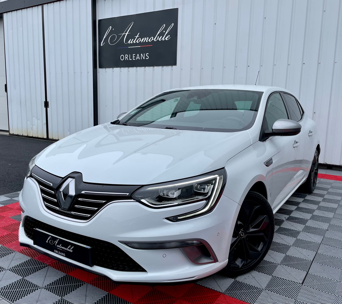 RENAULT Megane IV 4 1.3 TCE 140 GT-LINE EDC