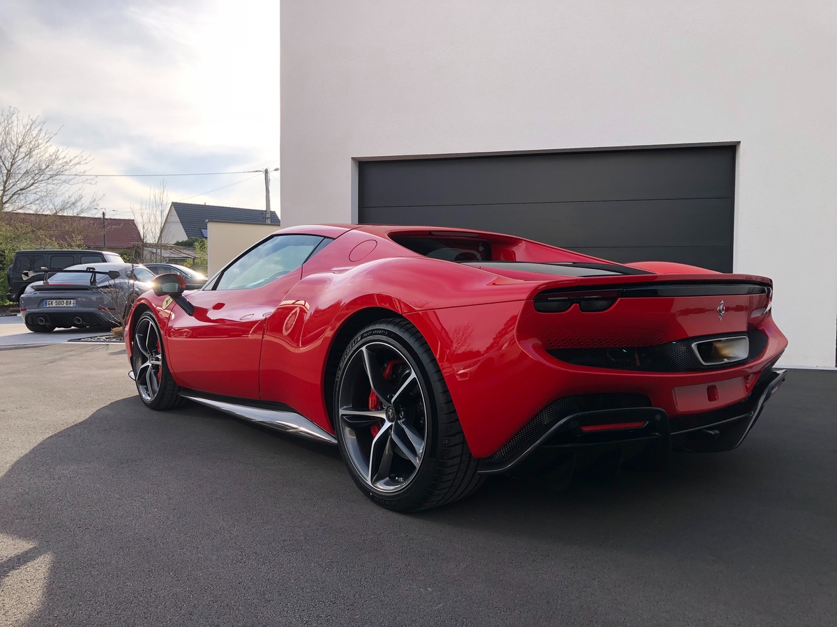 Ferrari 296 GTB 3.0 TURBO V6 HYBRIDE / TVA / 4755 KMS