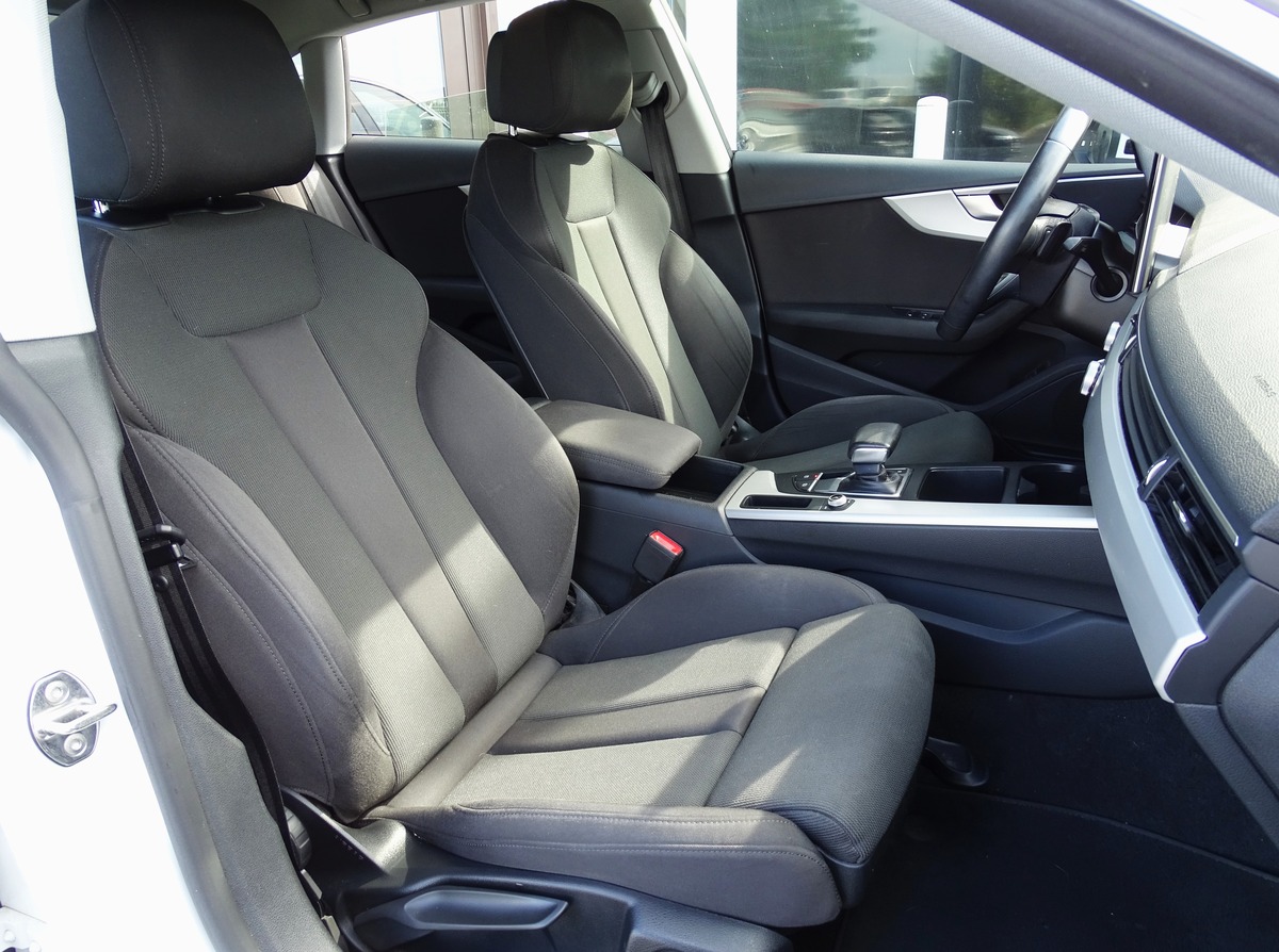 Audi A5 II (2) SPORTBACK 40 TFSI 204 Ch DESIGN S-TRONIC 7