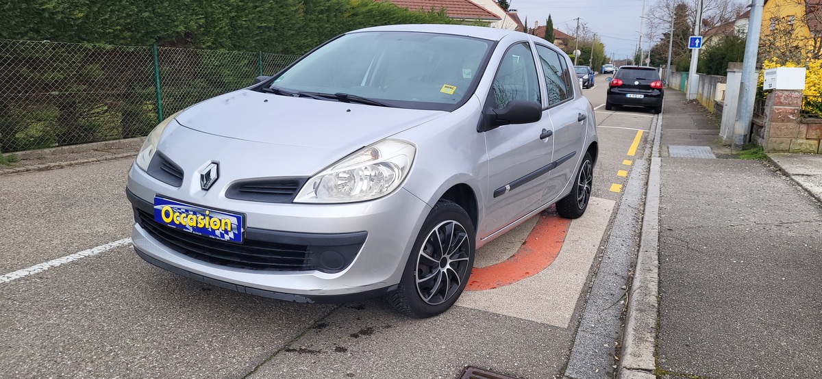 RENAULT Clio III III  1.2 16v 75ch Rip Curl 5p