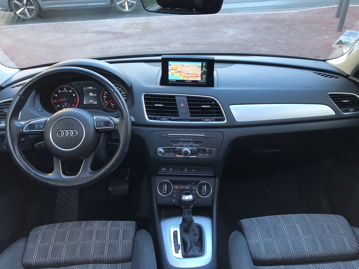 Audi Q3 1.4 tfsi 150 cv S-Line 1ère Main Phase 2/ Toit Ouvrant / GPS / Radars Av-AR