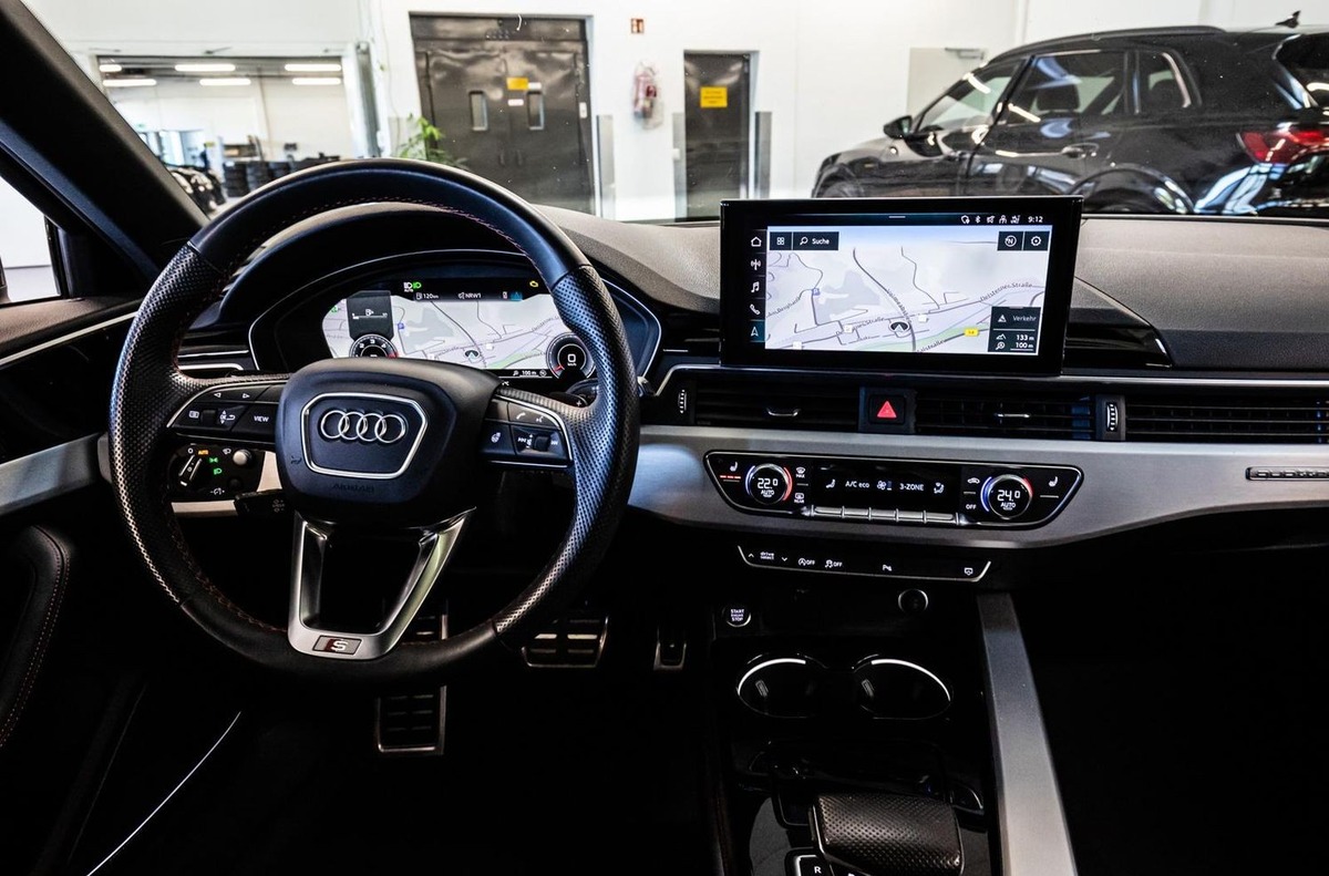 Audi A4 Avant V 40 TDI 204ch S line quattro S tronic 7
