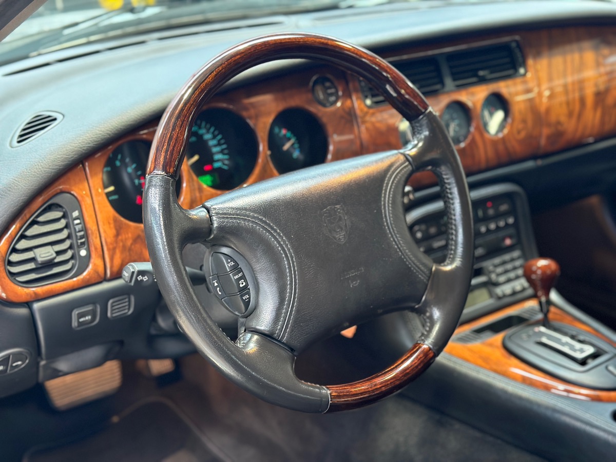 Jaguar XK8 Coupe 4.0i V8