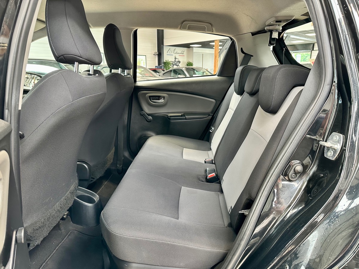 Toyota Yaris III (2) Hybrid 100H Dynamic 5P BVA