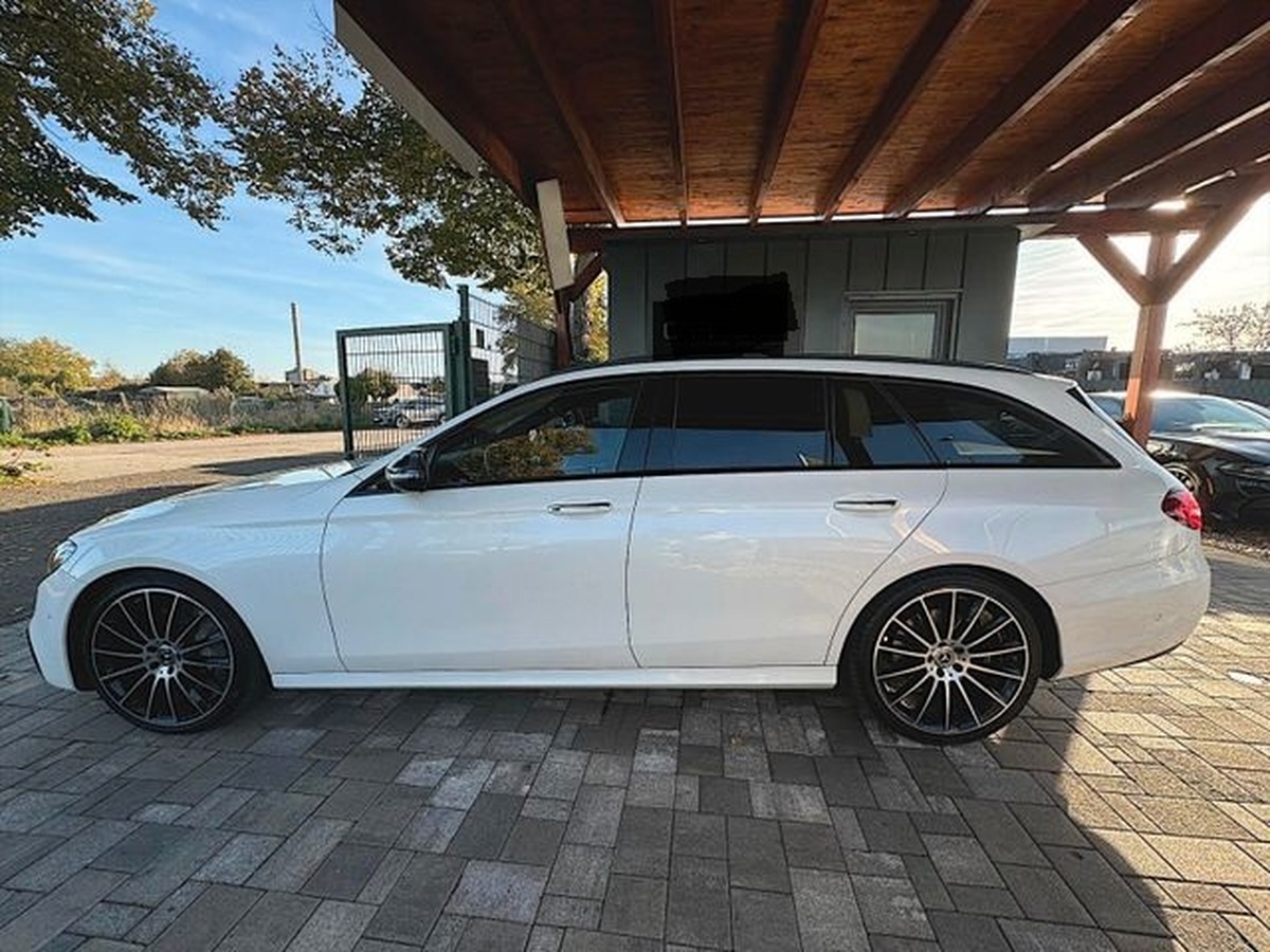 Mercedes-Benz Classe E Break 350d AMG NIGHT PACKAGE .