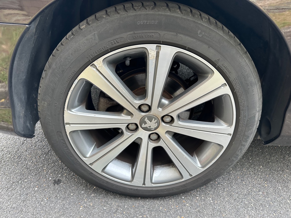 Peugeot 308 SW 1.6 e-HDI 112 CV 7 place spéciale family 4XCB