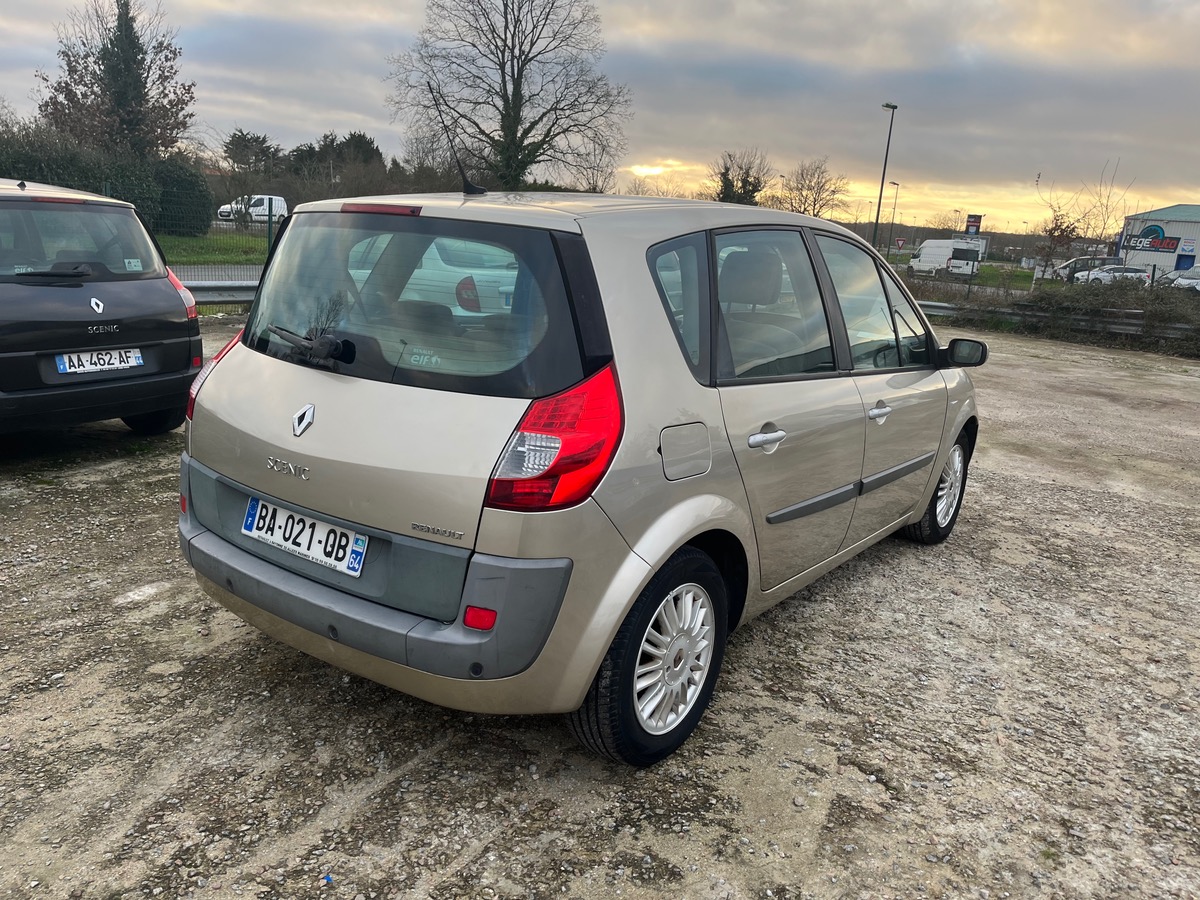 RENAULT Scenic 2.0i 119590km