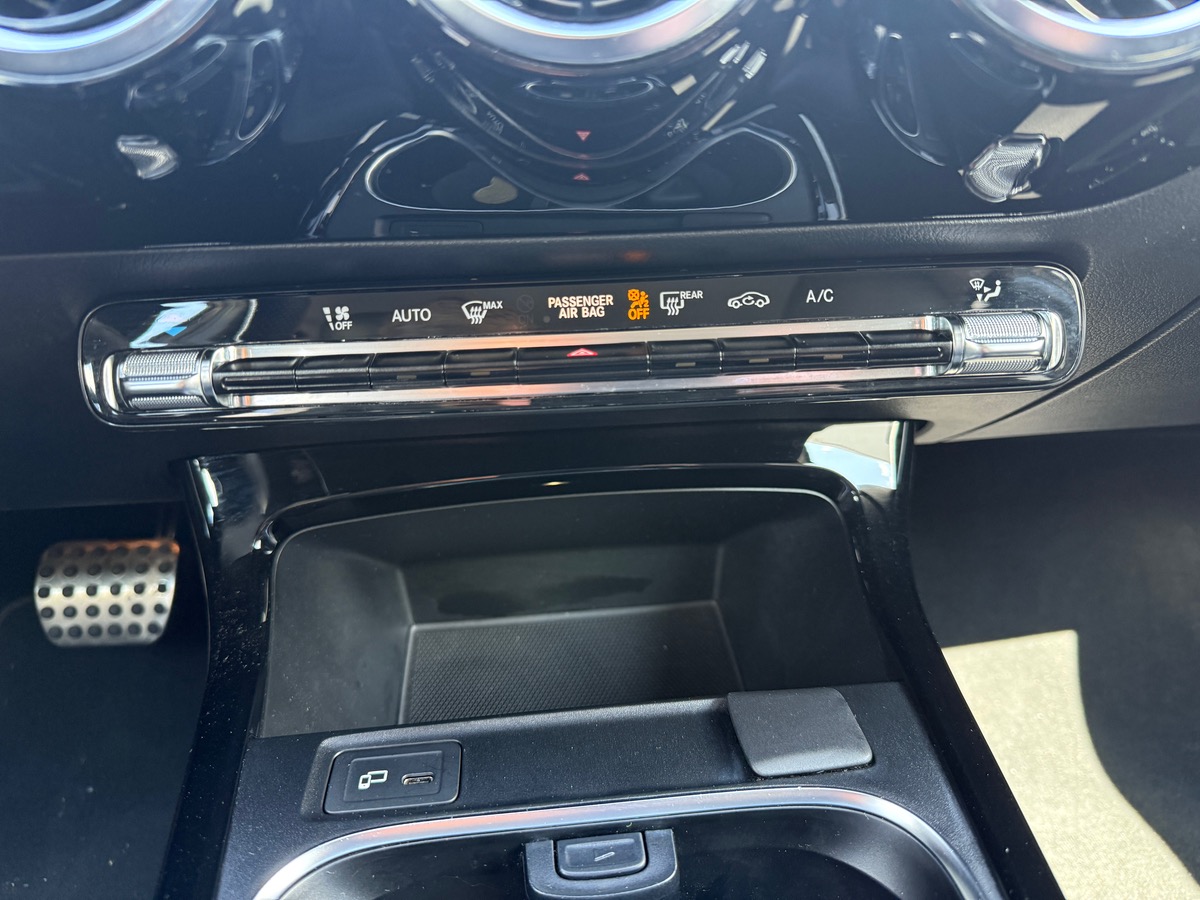 Mercedes-Benz Classe A 220 2.0 7G-DCT 190cv AMG line, Suivi Complet MERCEDES, Sièges Chauffants