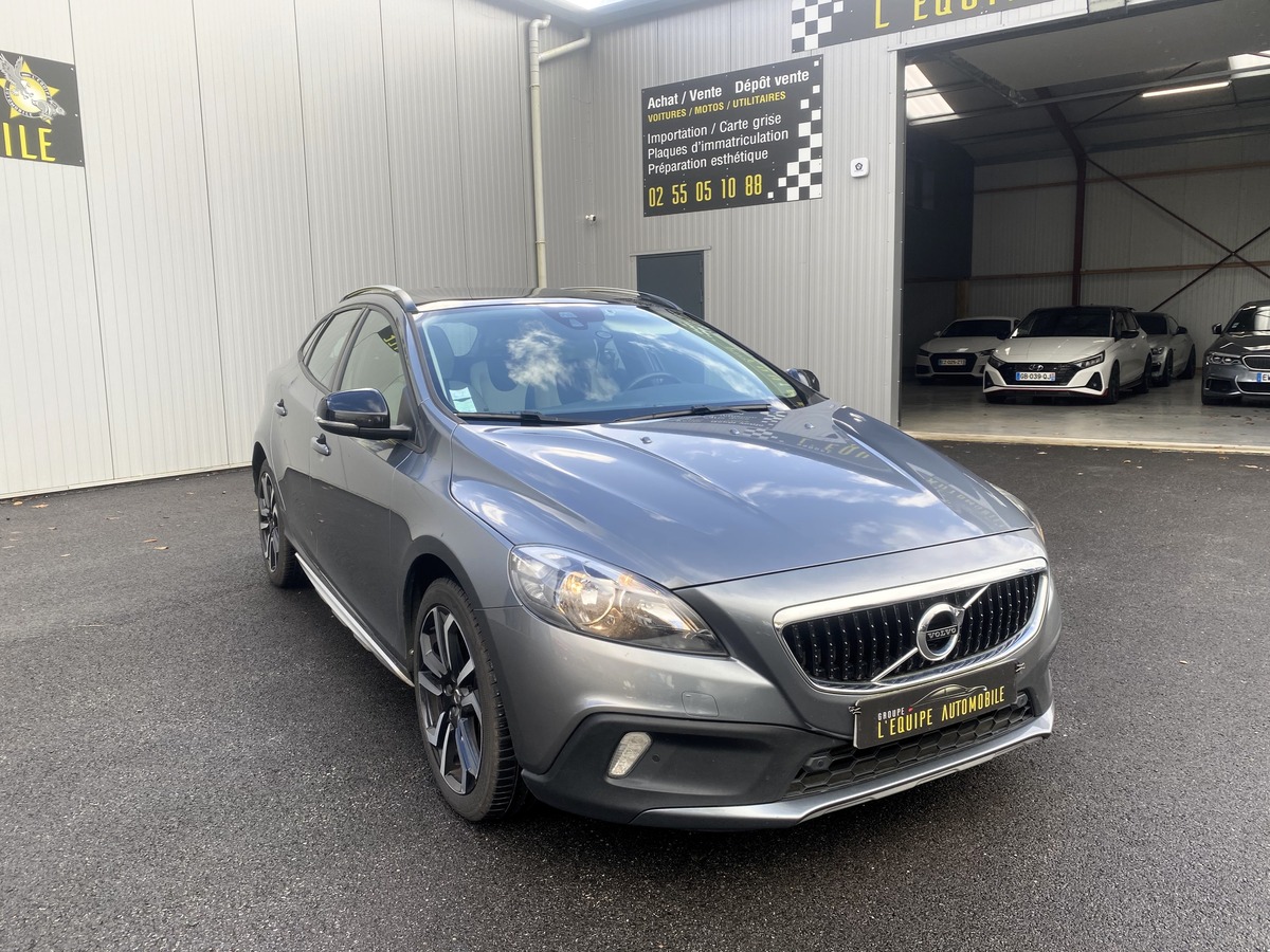 Volvo V40 Cross Country (2) 1.5 T3 152 CH R-DESIGN GEARTRONIC 6