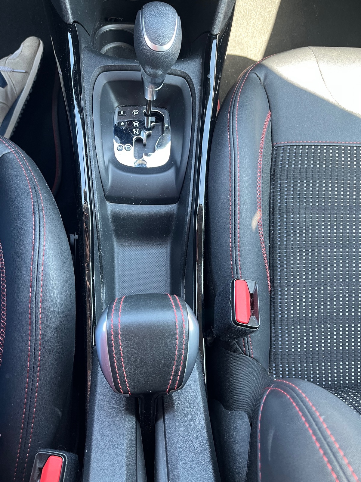 Peugeot 2008 1.5 BLUEHDI 120 S&S GT LINE EAT6 + SUIVI COMPLET + ATTELAGE