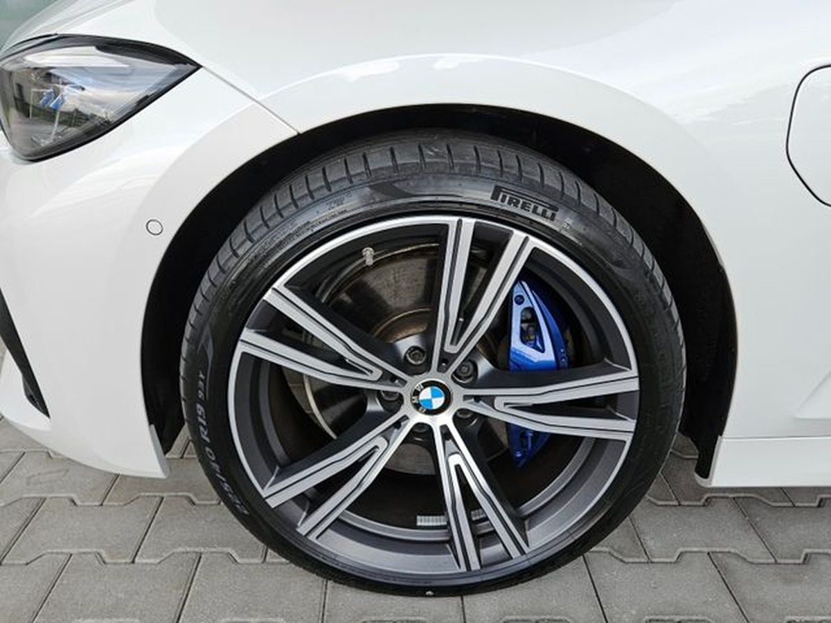 Bmw 330 e xDrive M Sport .