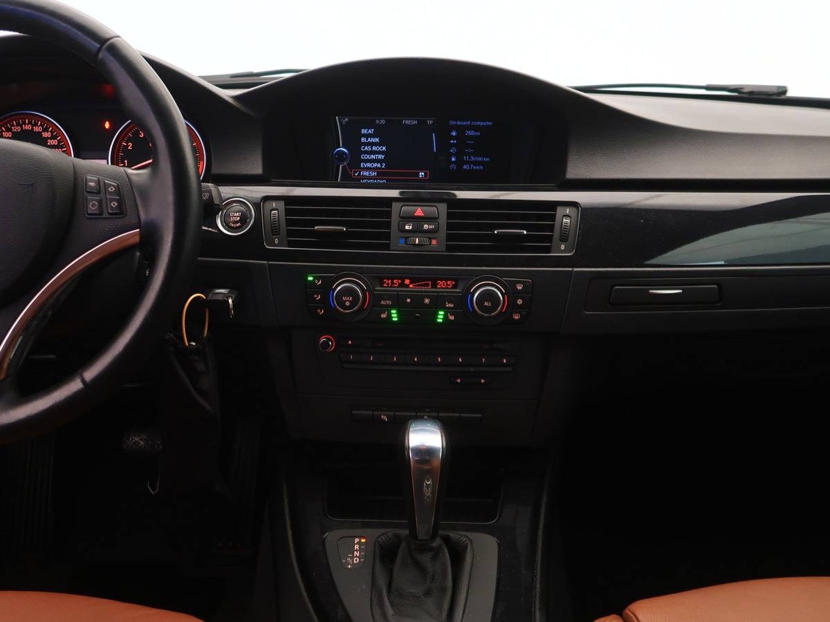 Bmw Série 3 BMW 330i xDrive Coupé 2011 – Performance et Luxe