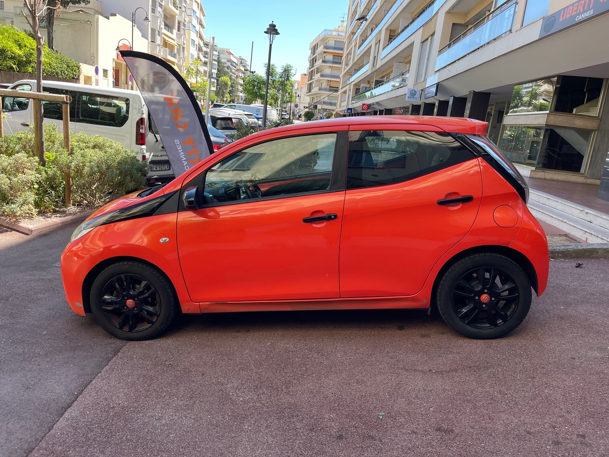 Toyota Aygo 1.0 VVTI 69CV /1er Main / GPS / Caméra / 5 portes