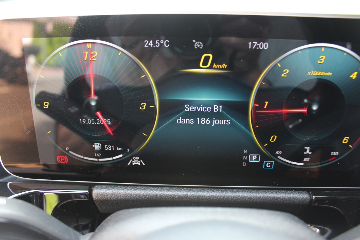 Mercedes Benz CLASSE B III 180 D AMG LINE 7G-DCT  (attelage)