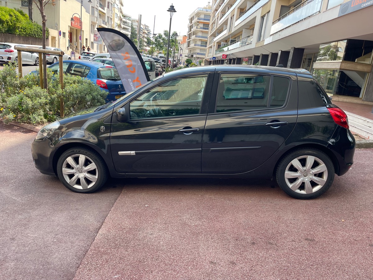 RENAULT Clio 1.6 i 111 cv / Phase 2 / Boîte auto / 5 Portes / Stade De France / GPS/ Clim