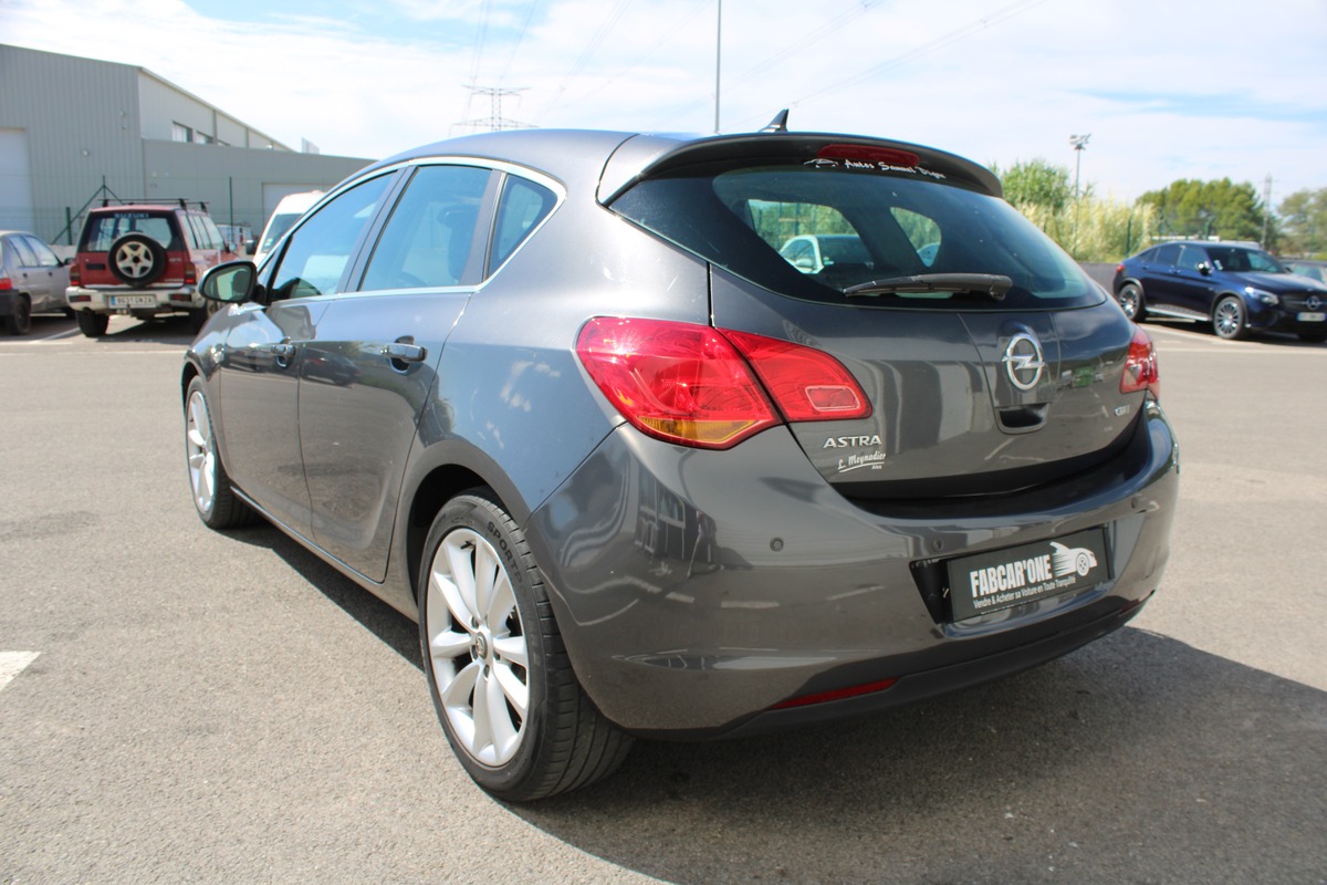 Opel Astra 1.7 CDTI125 FAP Cosmo