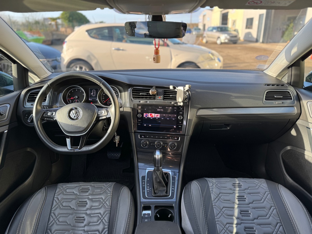 Volkswagen Golf 1.4 tsi 125 cv - BOITE AUTO - APPLE CARPLAY - AIDE PARKING AV / AR