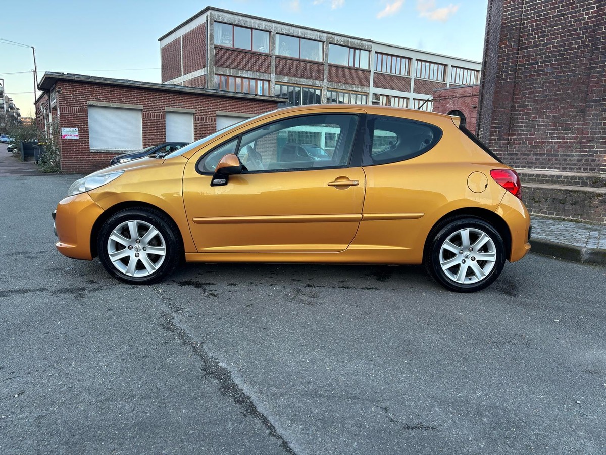 Peugeot 207 1.6 HDI 90 - PREMIUM - DISTRIBUTION NEUVE - REVISEE - GARANTIE