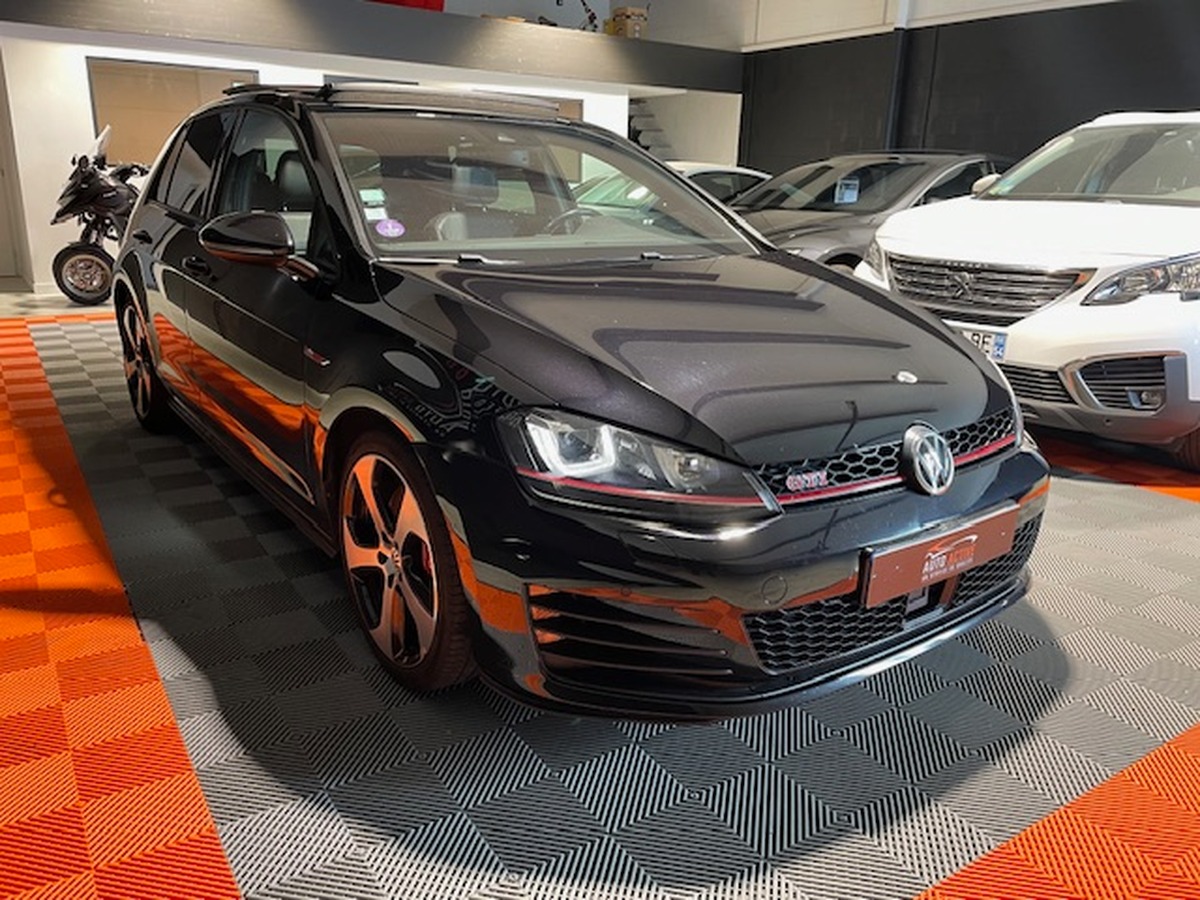 Volkswagen Golf GTI 230CV DSG6