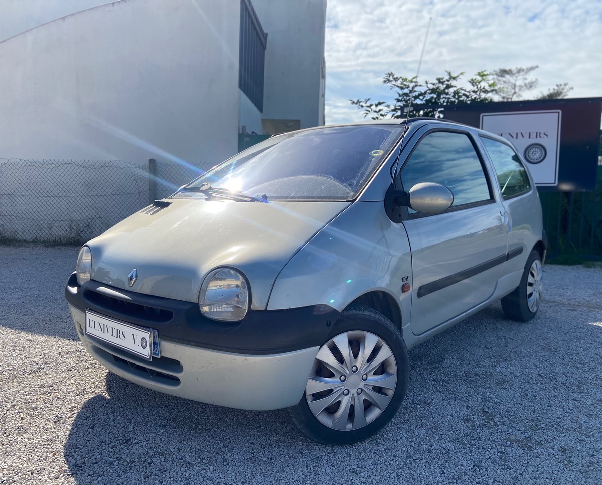 RENAULT Twingo expr 16s kit de distribution à 163 000, véhicule entretenu, factures inclues