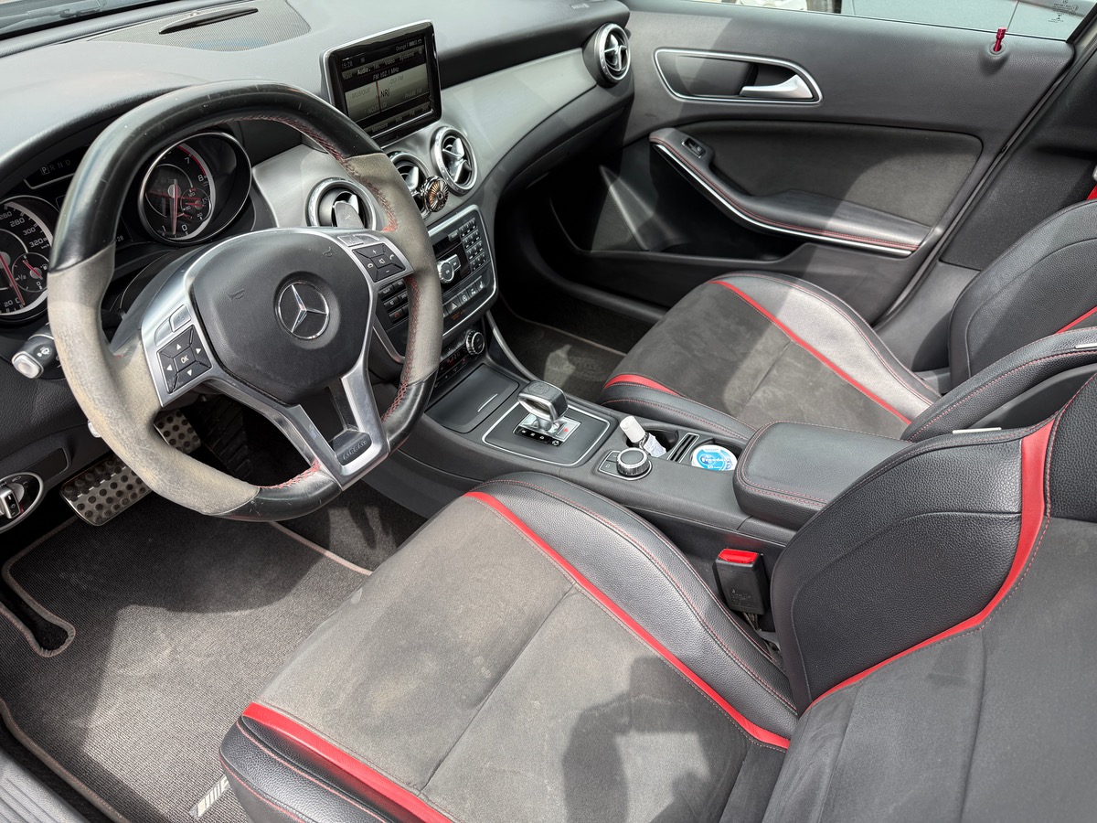 Mercedes-Benz GLA 45 AMG 2.0 4MATIC 7G-DCT 360cv, Toit ouvrant, Sièges électriques chauffants.
