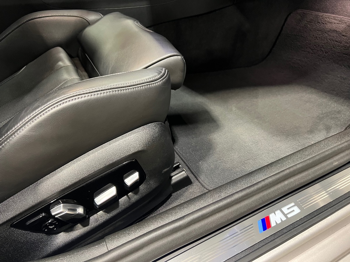 Bmw M5 (F90) V8 600 BVA8 Rhodonite Silver + Attelage Électrique