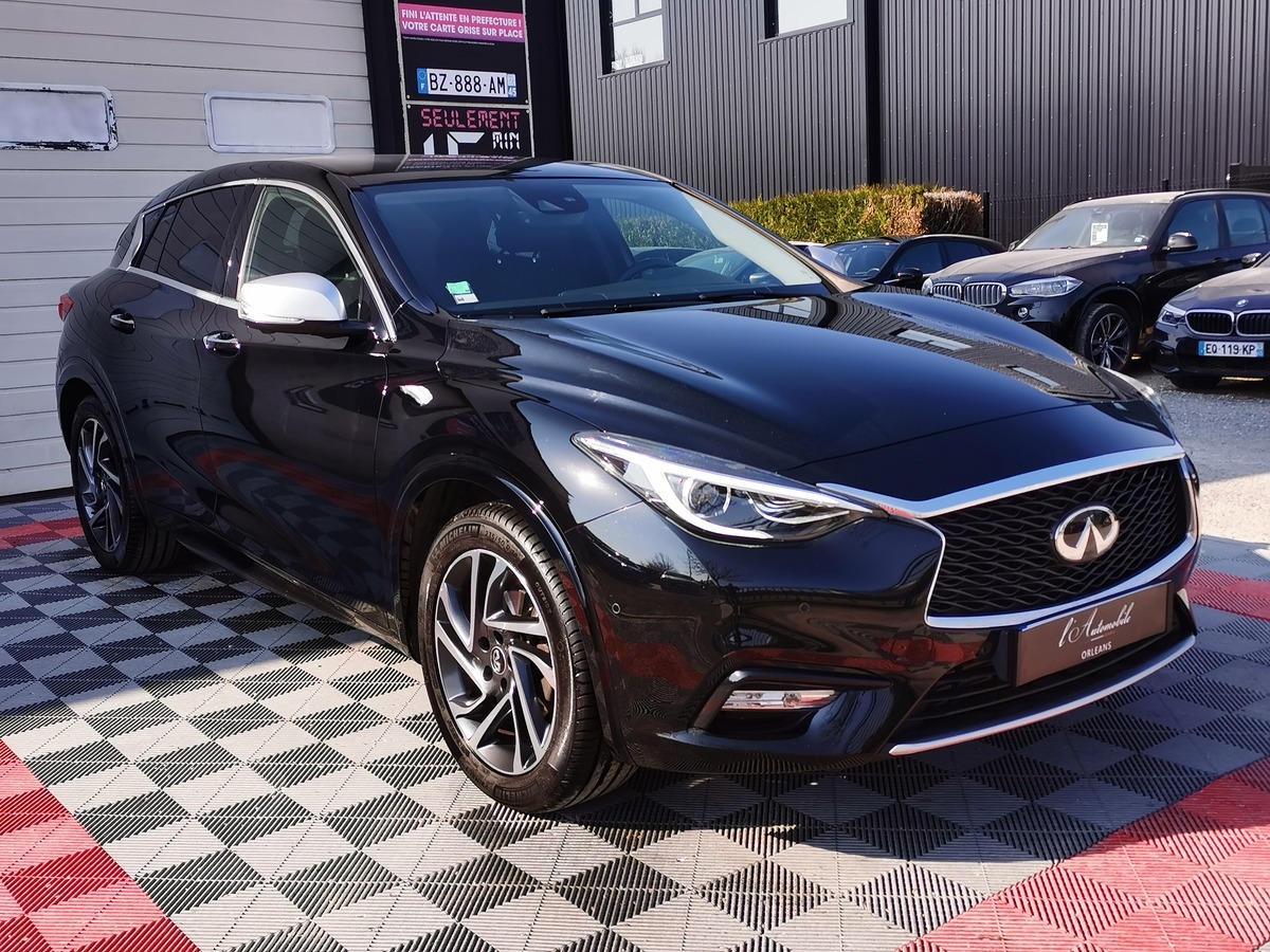 Infiniti Q30 1.6t 122 PREMIUM CITY BLACK CAM 360 g