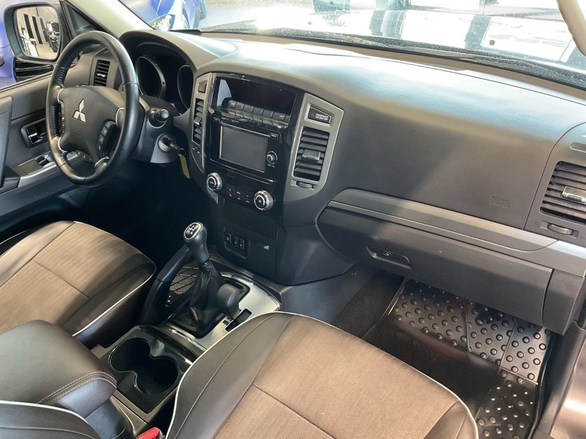 Mitsubishi Pajero 3.2 DI-D Plus AHK Caméra Xénon 7 places .