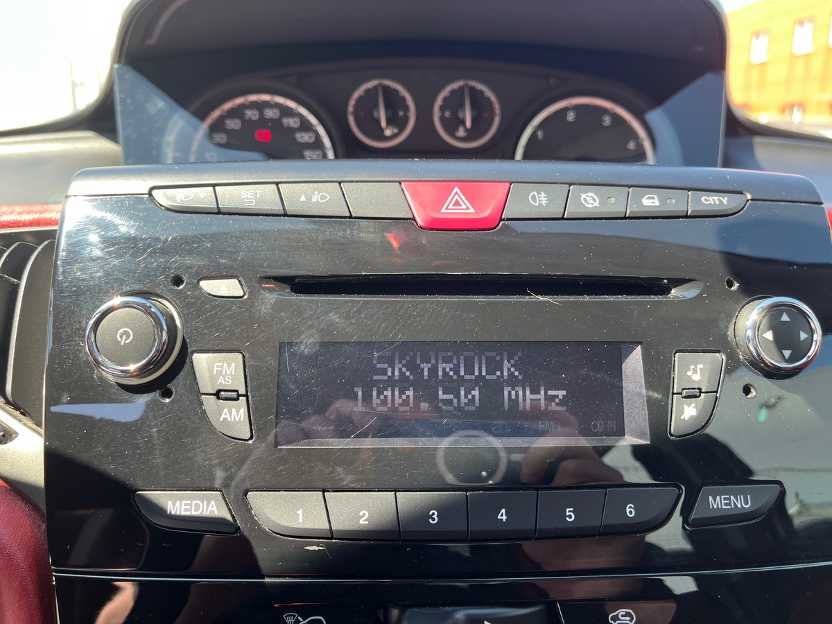 Lancia Ypsilon III 1.3 MULTIJET 95 BLACK&RED 5P