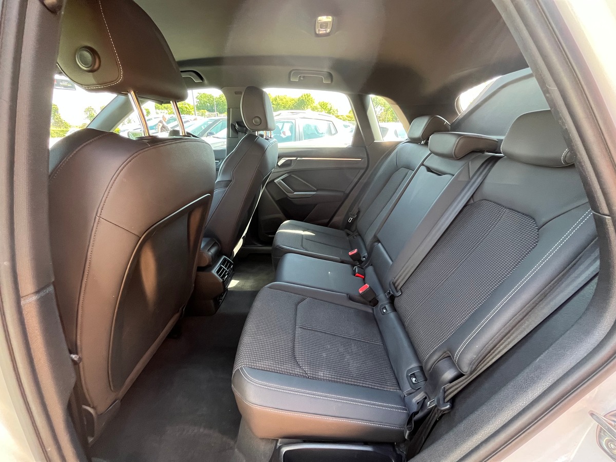 Audi Q3 35 2.0 TDI S Tronic7 150 S LINE Boîte automatique