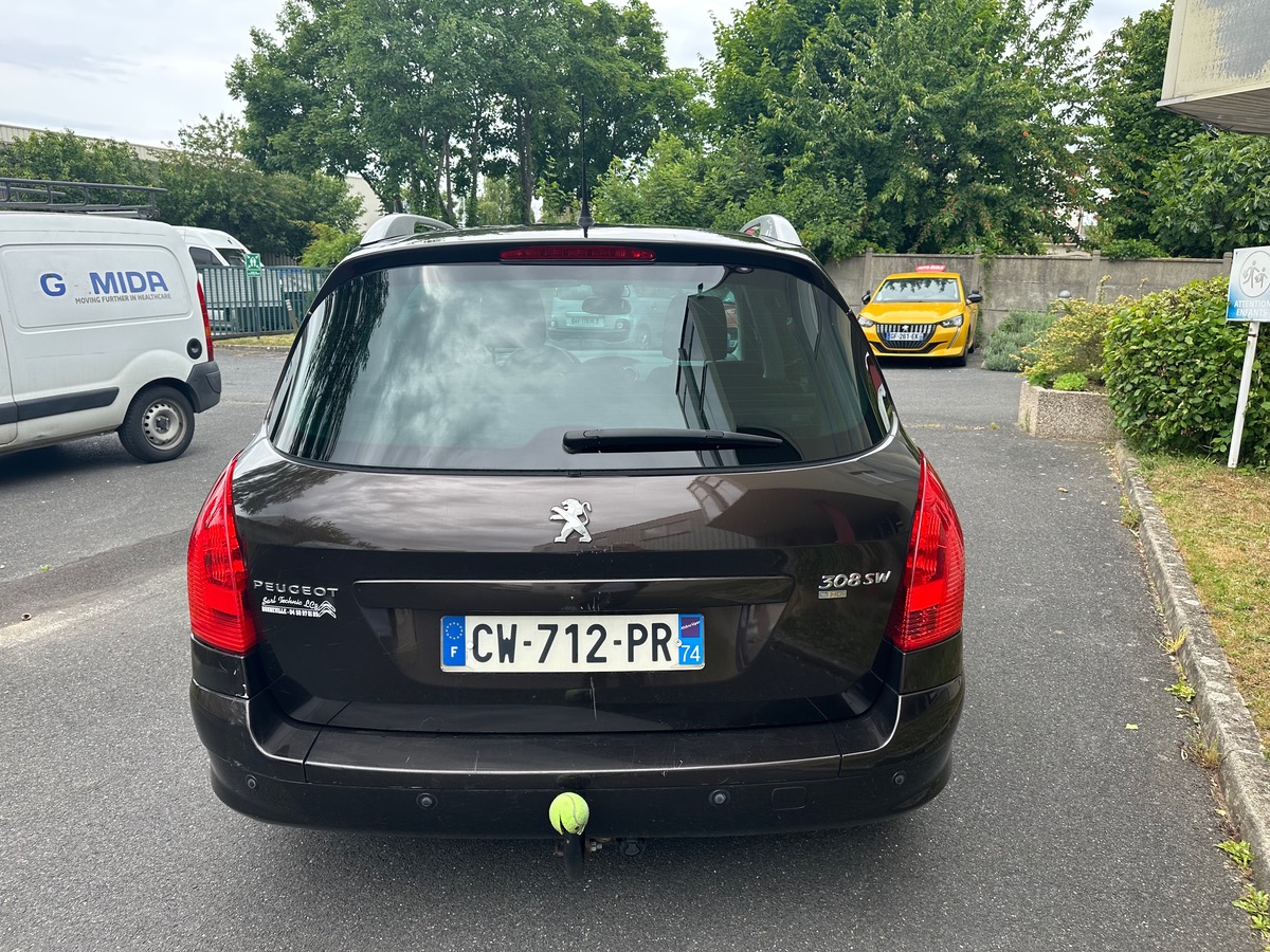 Peugeot 308 SW 1.6 e-HDI 112 CV 7 place spéciale family 4XCB