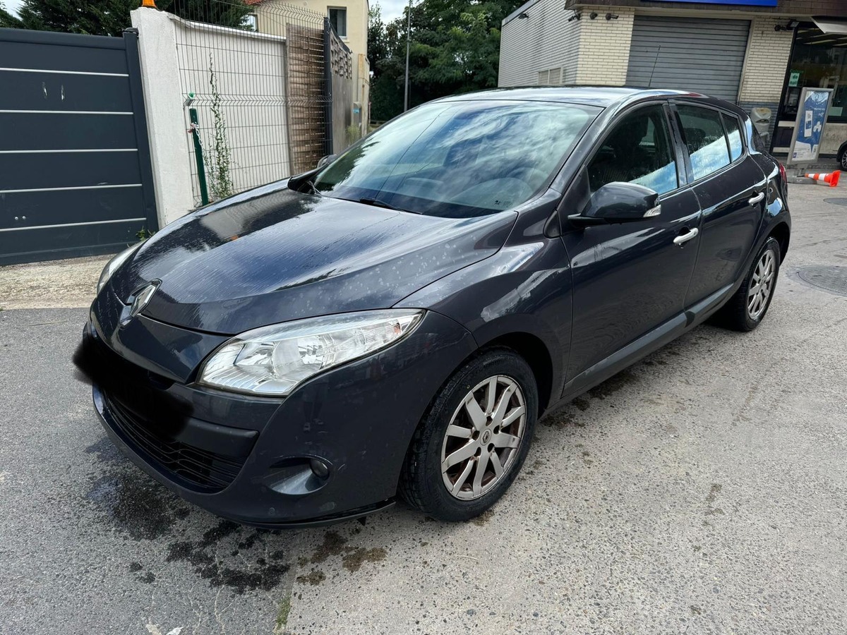 RENAULT Megane 3 1ERE MAIN GPS RADAR DE RECUL PORT AUXILIAIRE ET 