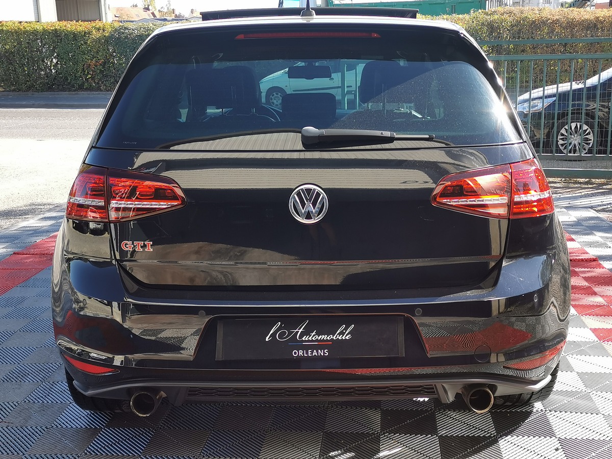 Volkswagen Golf GTI PERFORMANCE 2.0 TSI 230